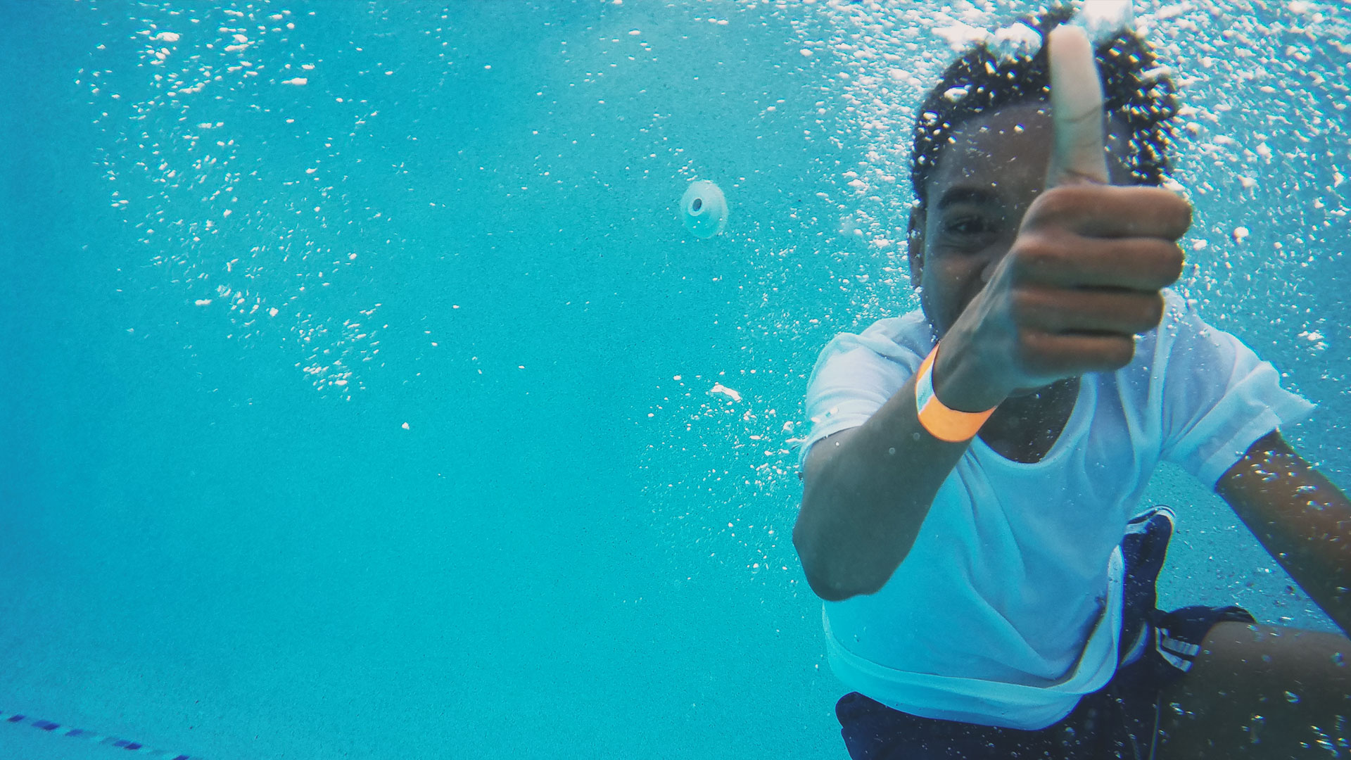 kid jumped into pool not letting fear affect his faith